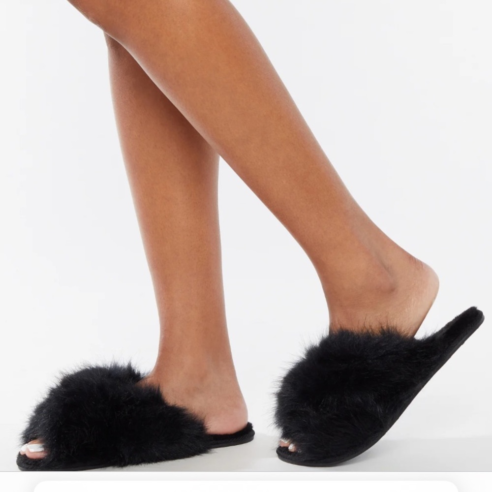 New never worn. FENTY slippers.